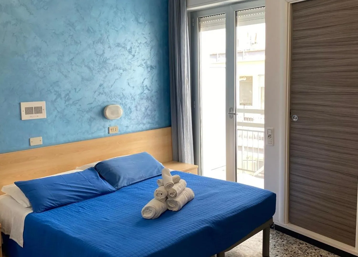 Hotel Loretta Rimini 3*,  Italy